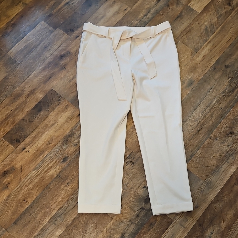 👖LOFT Creamy White Cuffed Pants